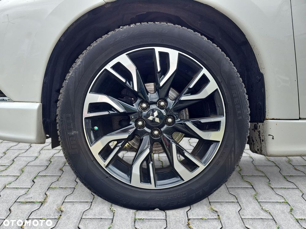 Mitsubishi Outlander - 11