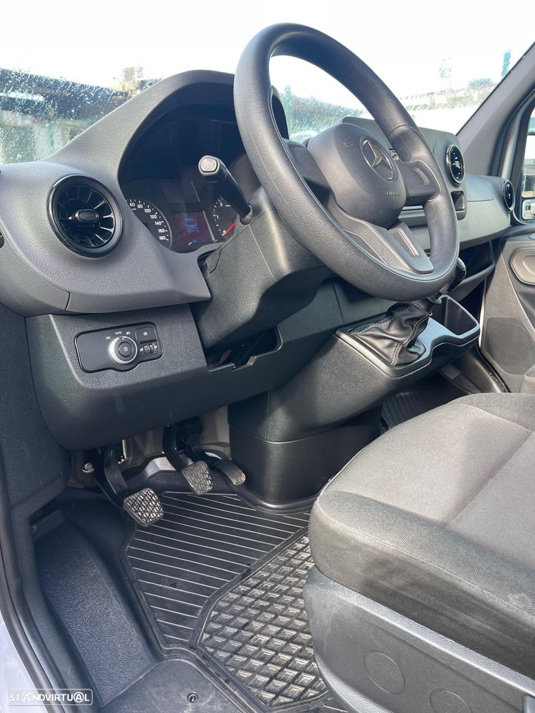 Mercedes-Benz SPRINTER - 23