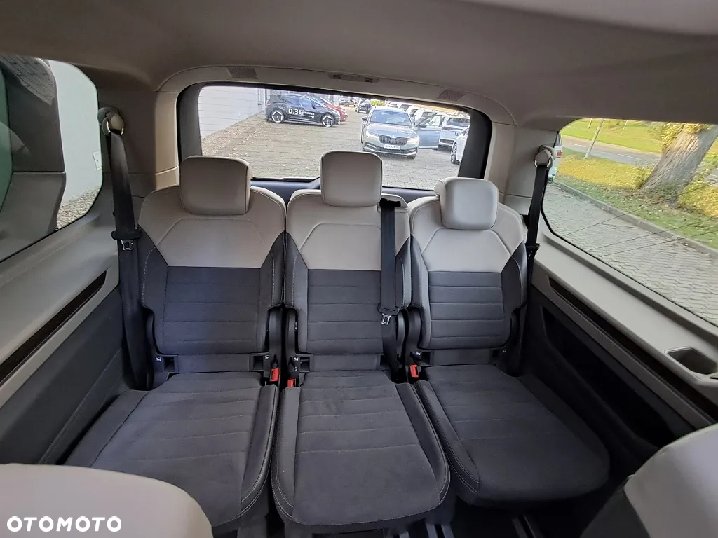 Volkswagen Multivan - 31