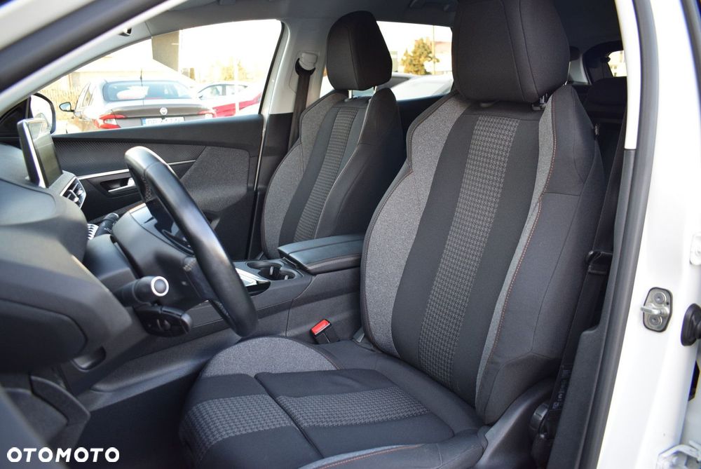 Peugeot 3008 1.2 PureTech Allure S&S - 10