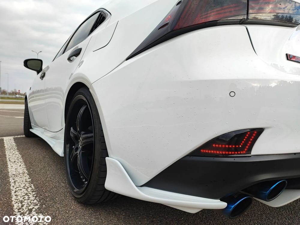 Lexus IS F Sport - 9