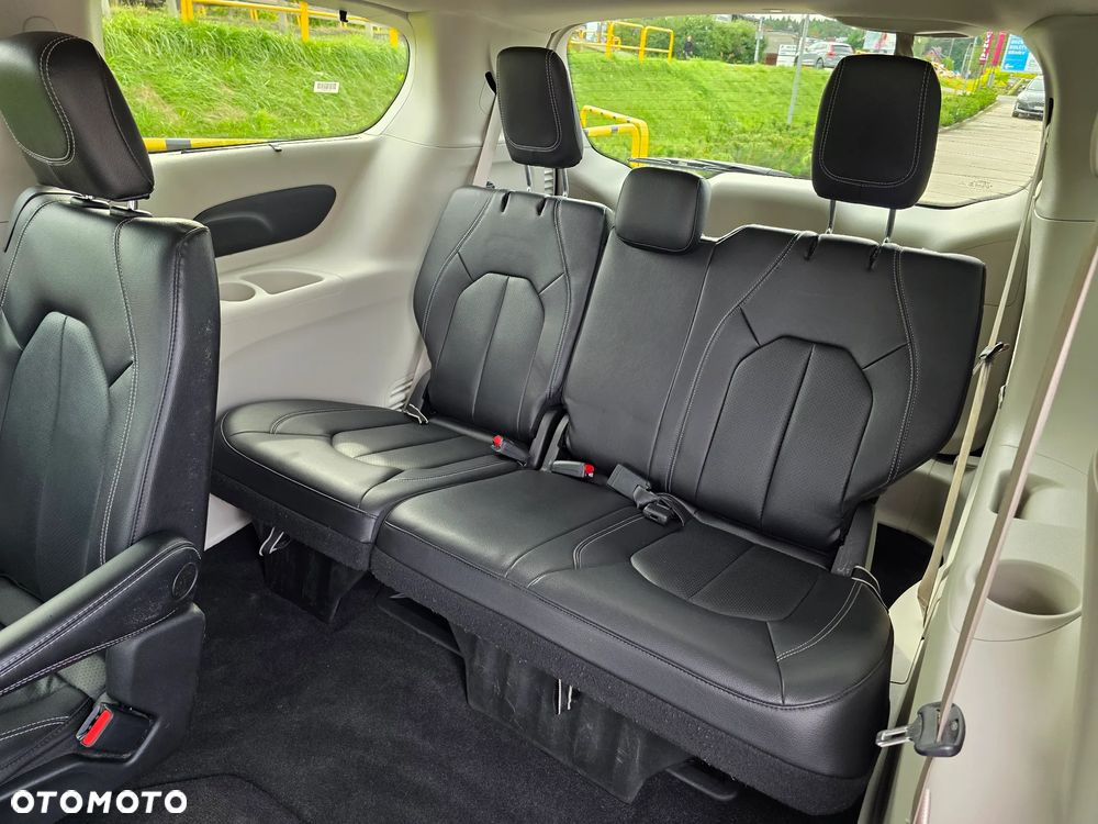 Chrysler Pacifica - 9