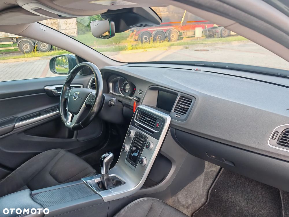 Volvo V60 D3 Momentum - 18
