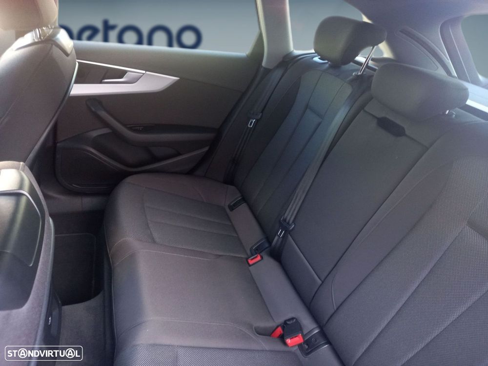 Audi A4 Avant 30 TDI S tronic - 7