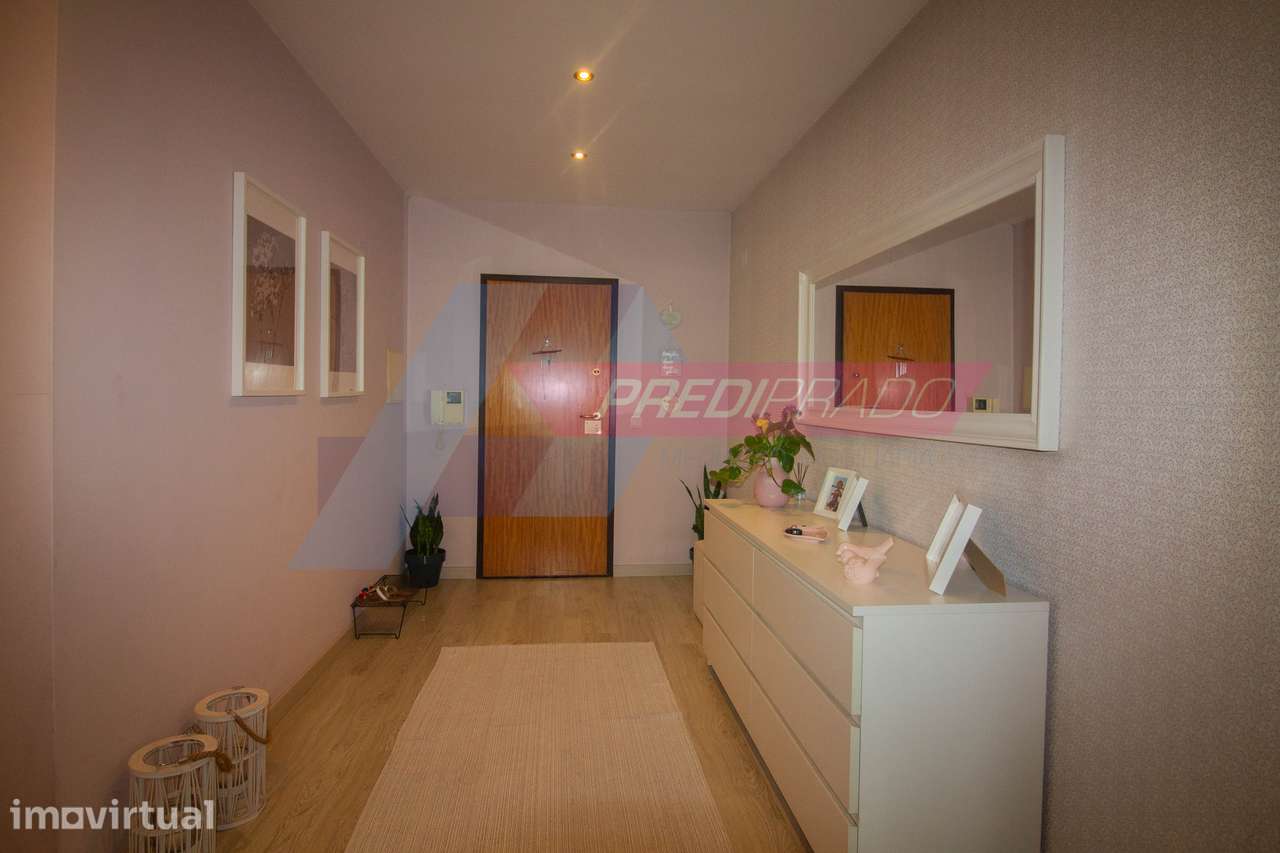 Apartamento T4 no centro da Vila de Prado