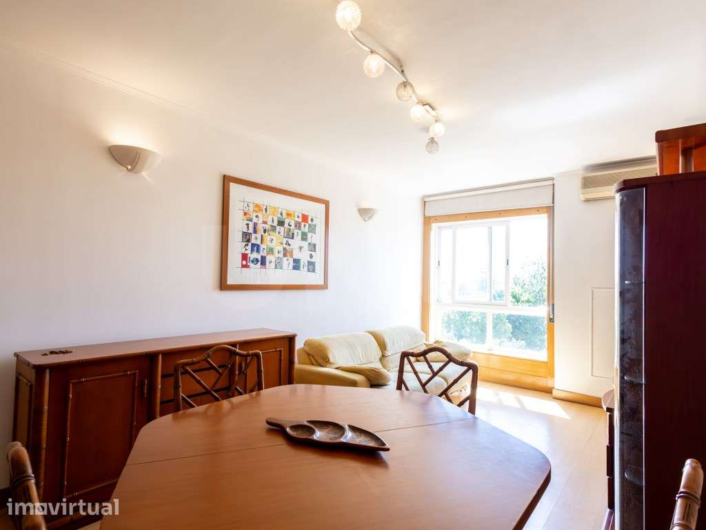 Apartamento T2 mobilado com lugar de garagem para arrendamento - Grande imagem: 5/28