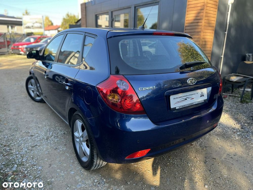 Kia Ceed - 10