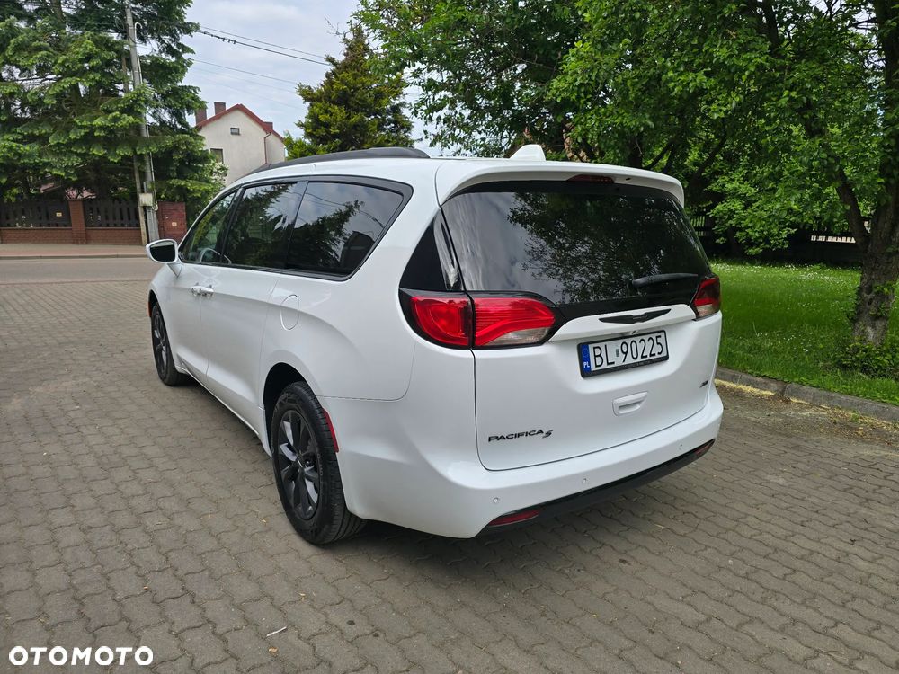 Chrysler Pacifica - 34
