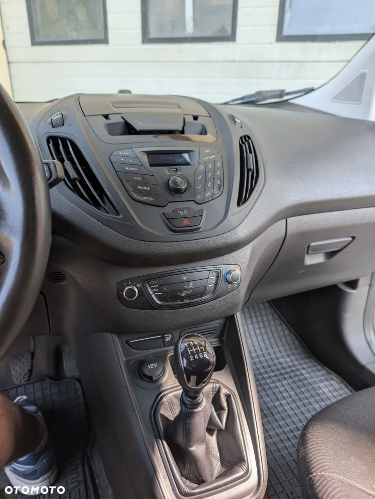 Ford Transit Courier - 20