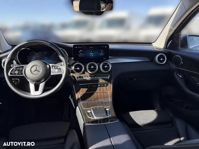 Mercedes-Benz GLC 300 4MATIC - 11