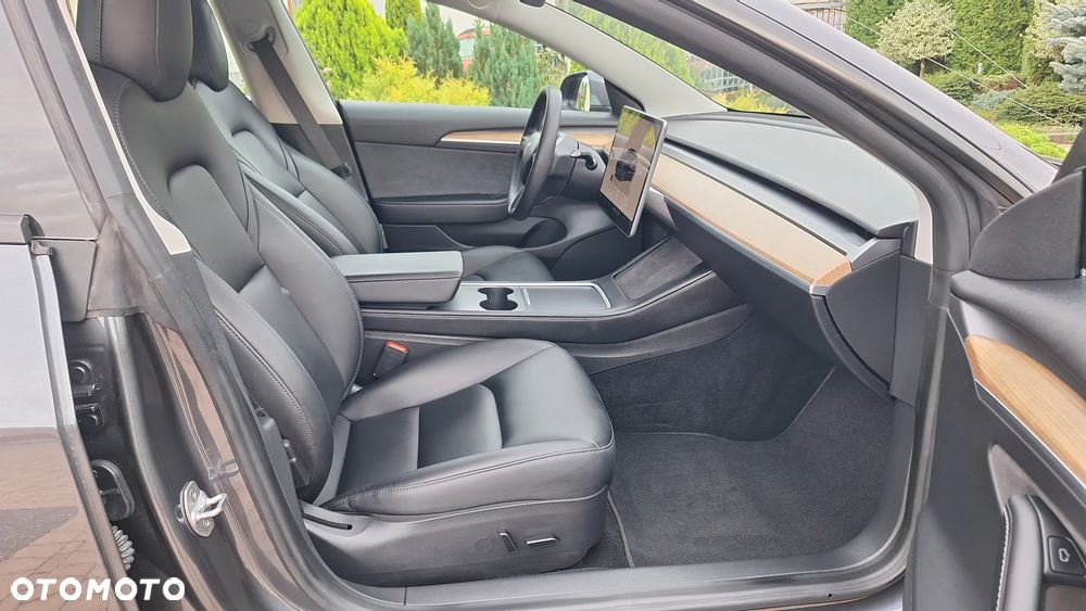 Tesla Model 3 AWD - 12