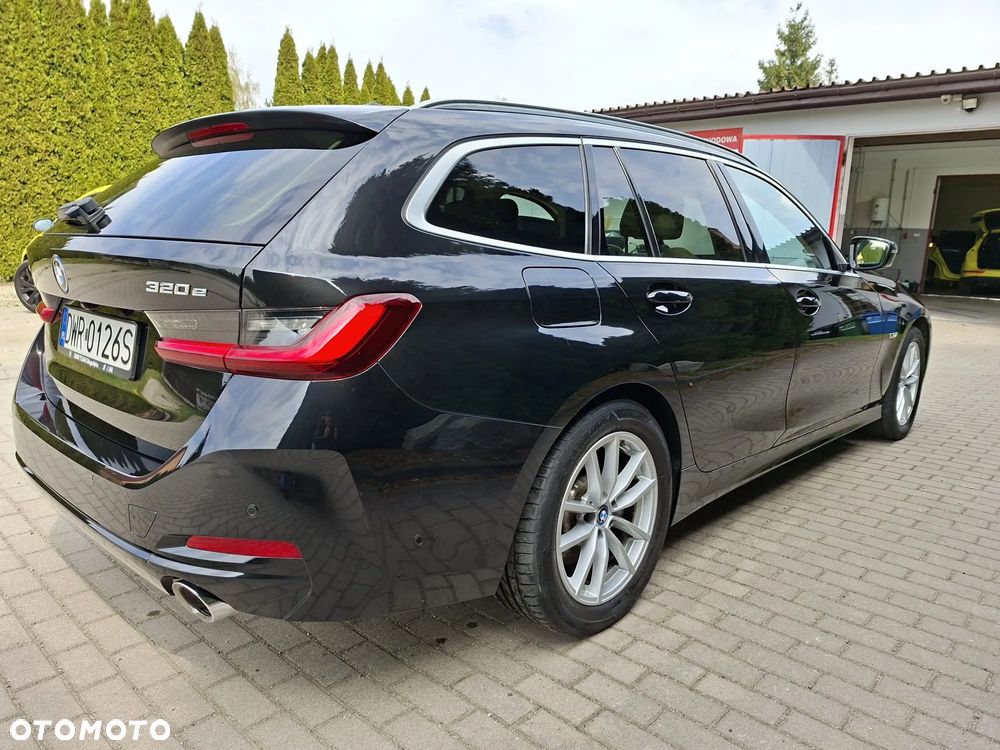BMW Seria 3 320e PHEV xDrive - 21