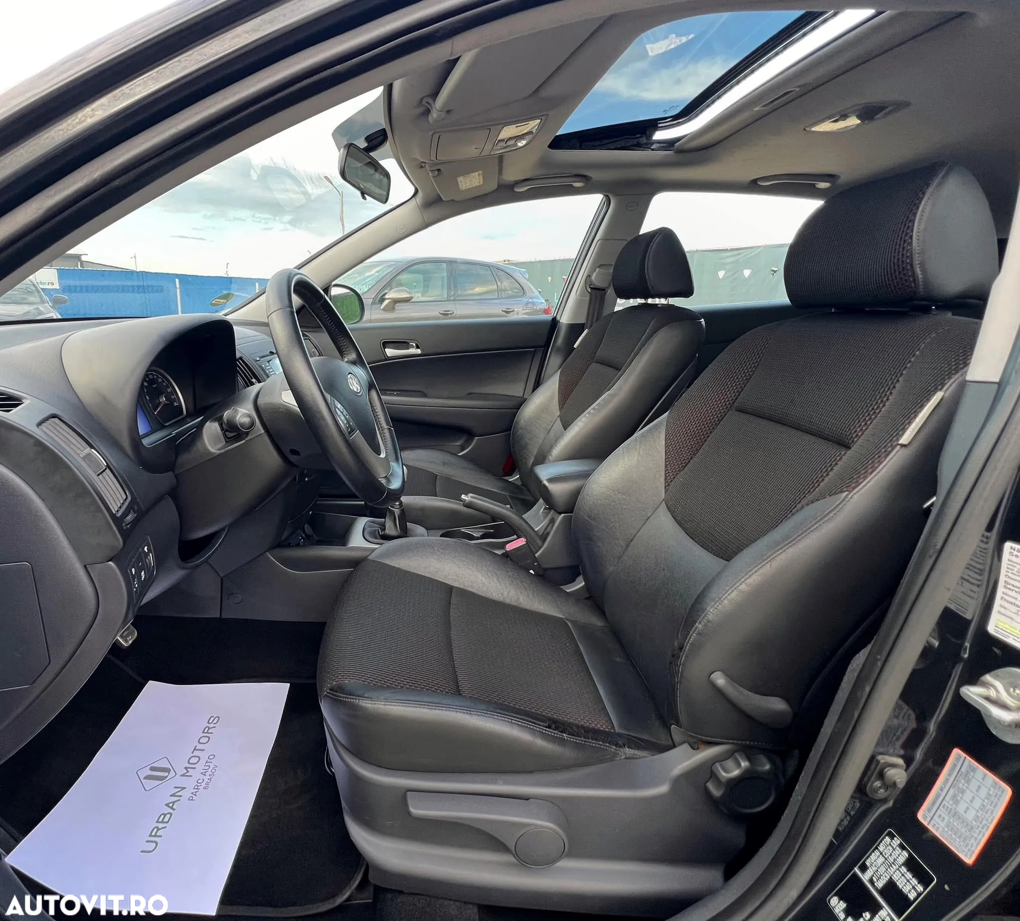 Hyundai i30 1.6 CRDi CLASSIC - 4
