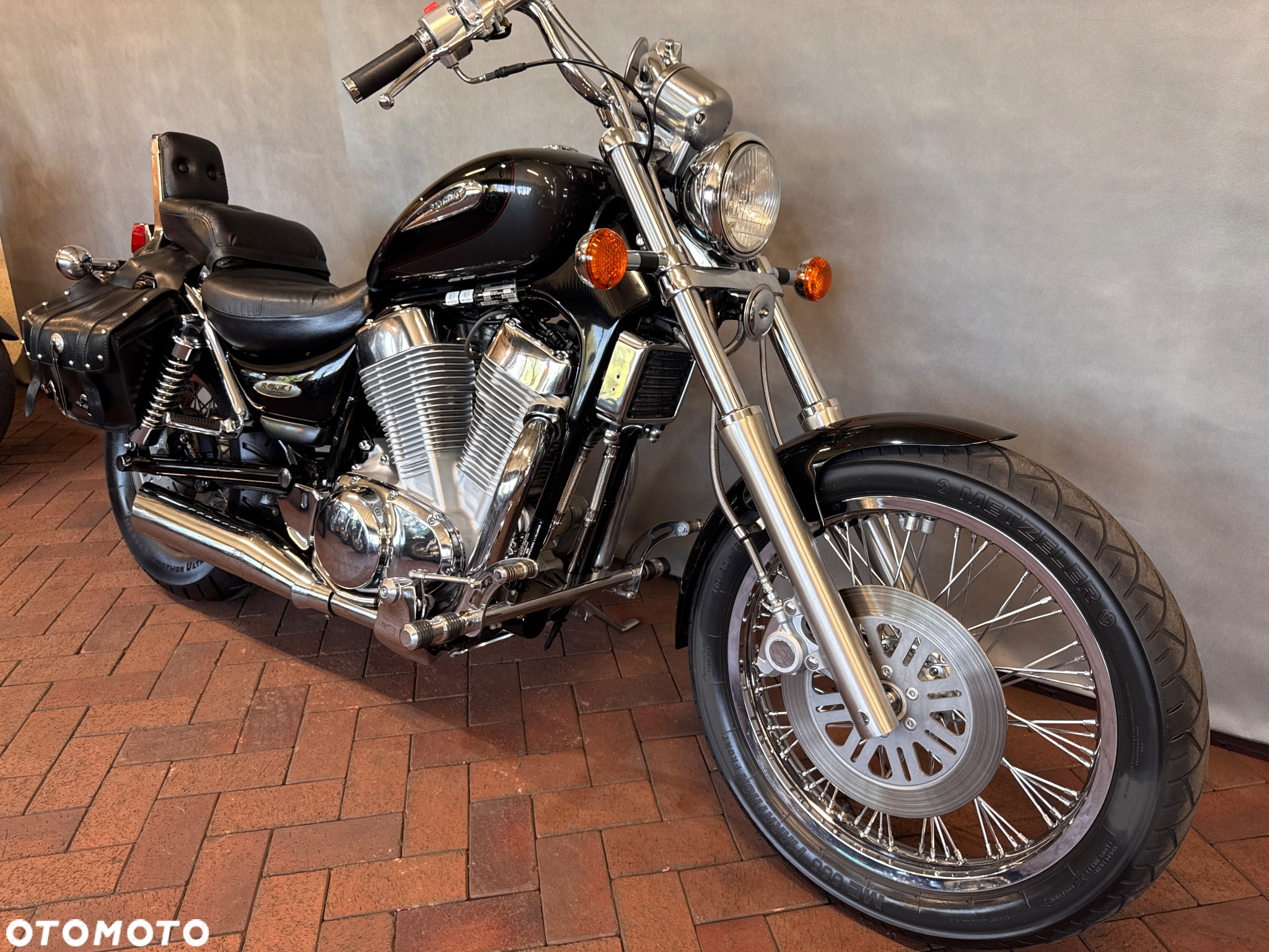 Suzuki Intruder - 2