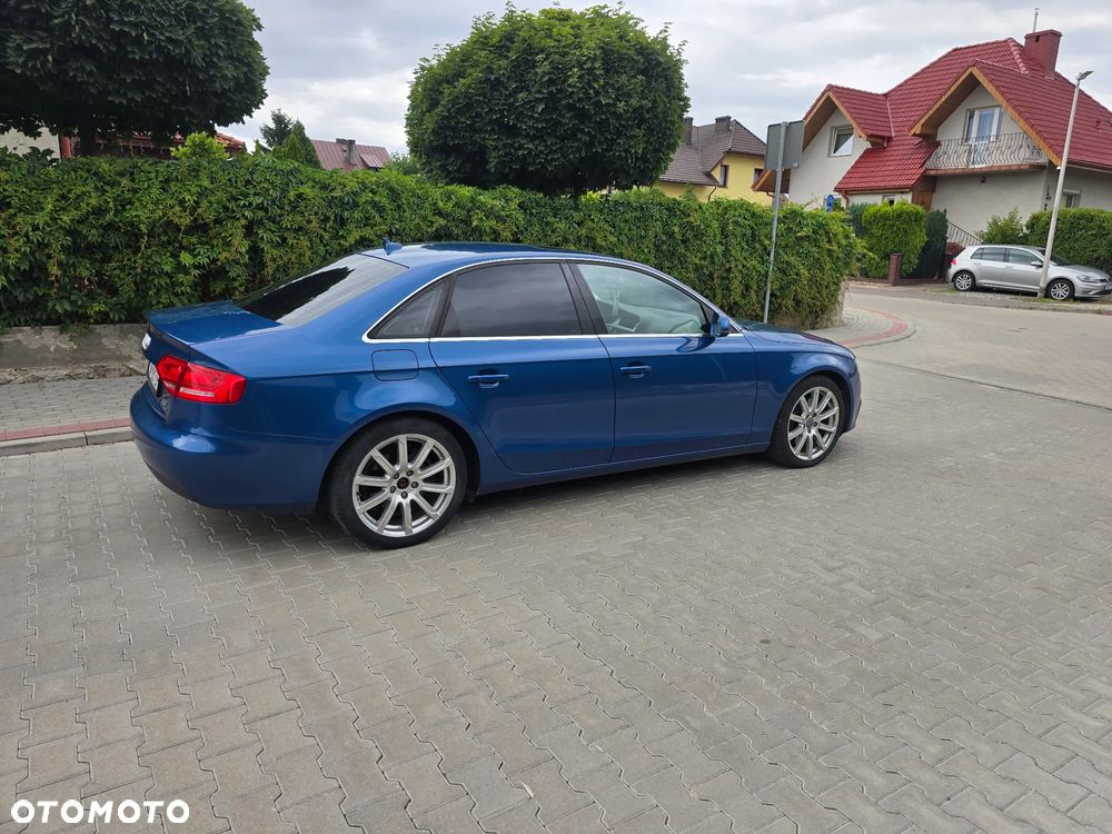 Audi A4 Limousine - 5