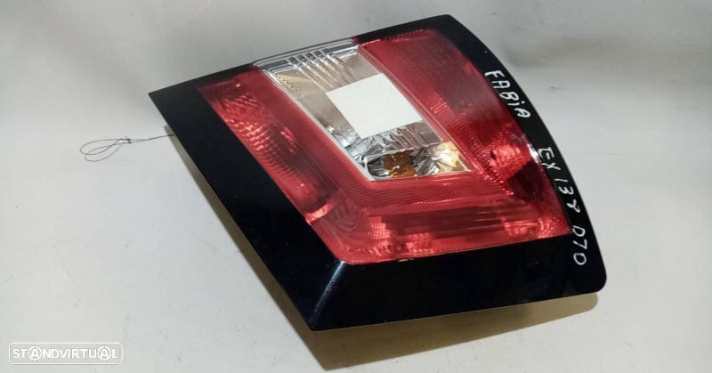 Farolim direito SKODA Fabia II Hatchback (542, 5J) - 2