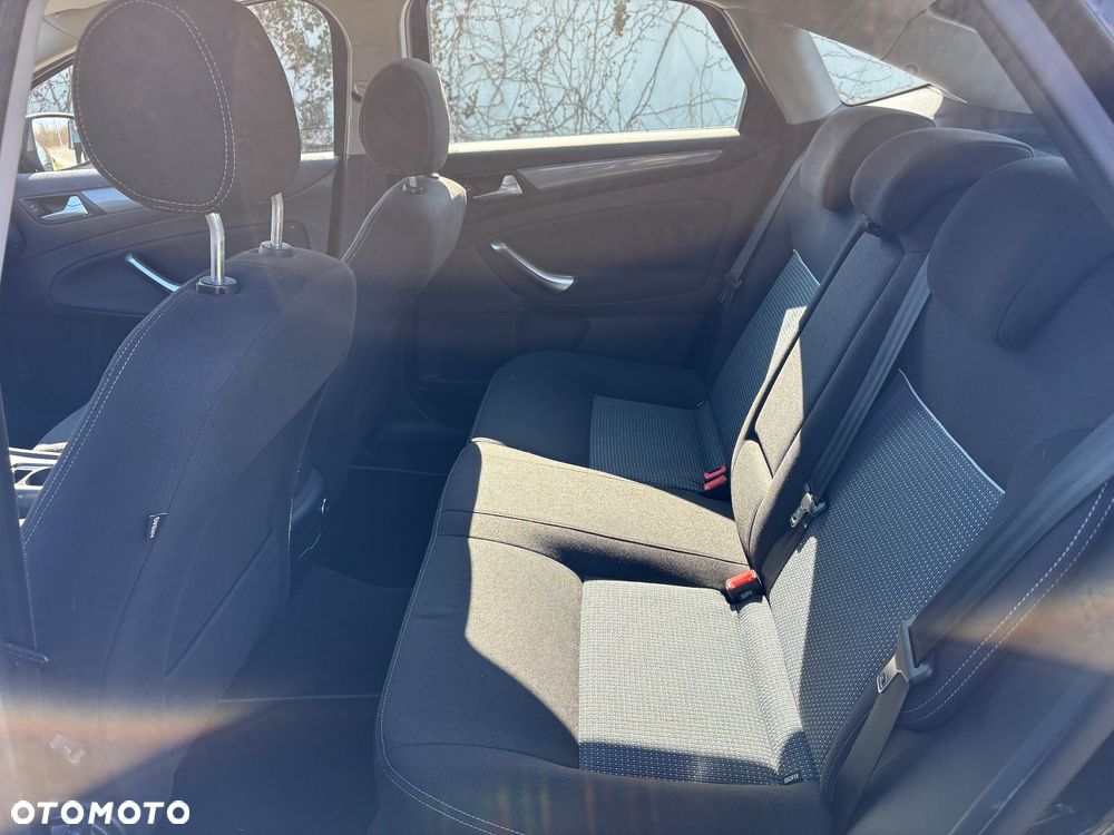 Ford Mondeo 2.0 T Trend - 14