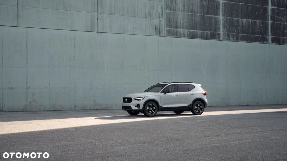 Volvo XC 40 B3 Plus Dark - 2