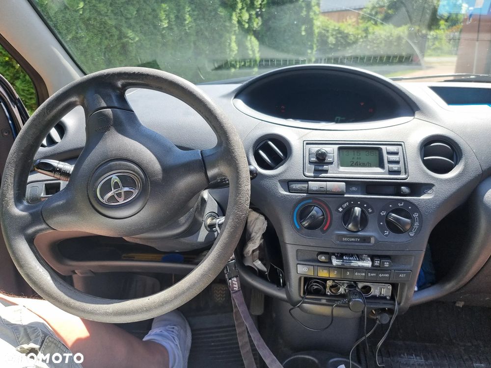 Toyota Yaris 1.4 D-4D Base - 13