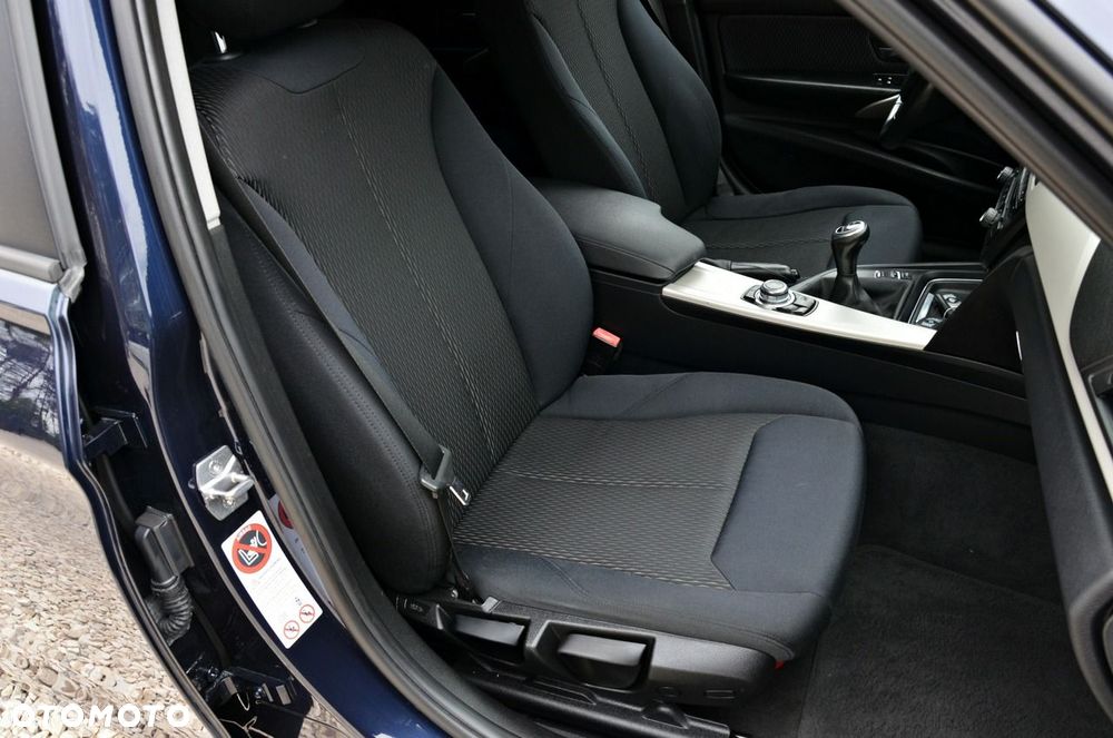 BMW Seria 3 318d Blue Performance Sport Line - 39