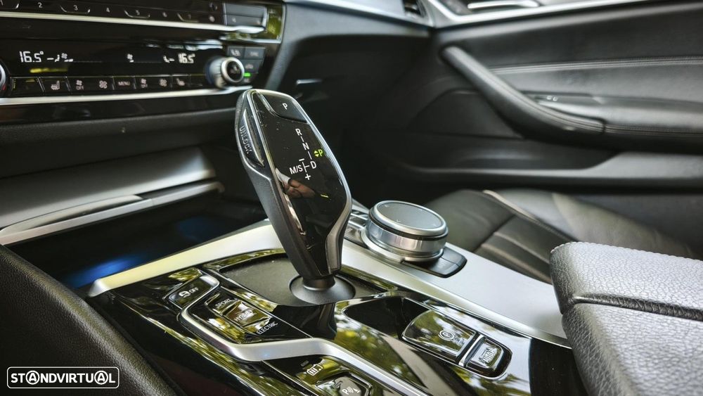 BMW 530 e xDrive Aut. Luxury Line — fotografia 30