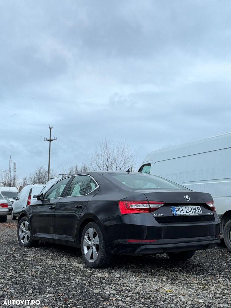 Skoda Superb 2.0 TDI Ambition - 3