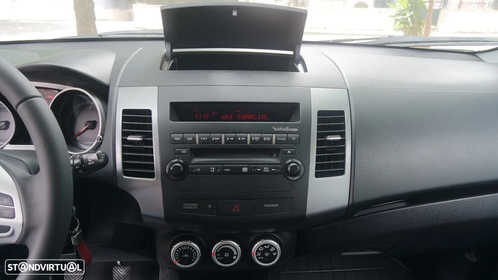 Mitsubishi Outlander 2.0 DI-D Intense 4WD - 22