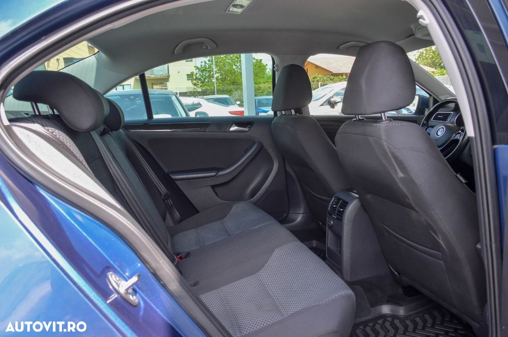 Volkswagen Jetta 2.0 TDI Comfortline - 17