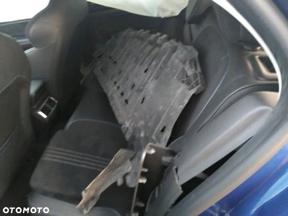 Renault Megane TCe 160 GPF EDC GT LINE - 6