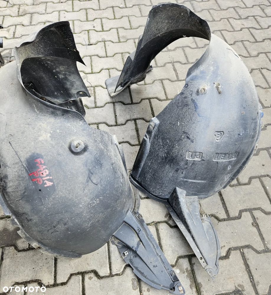 Skoda Fabia I nadkole przód  lewe