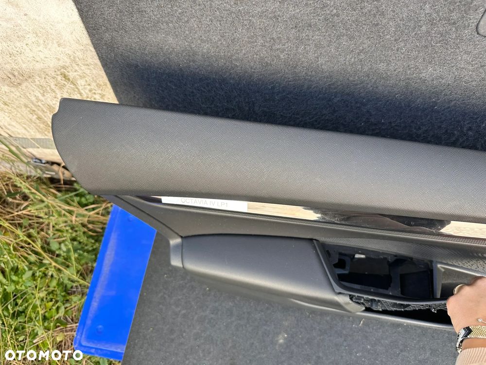 Tapicerka boczek drzwi lewy przód Skoda Octavia IV - 9