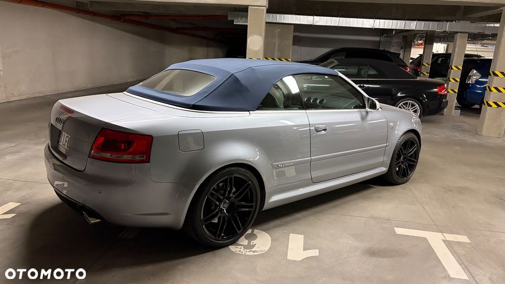 Audi RS4 Cabrio Standard - 4