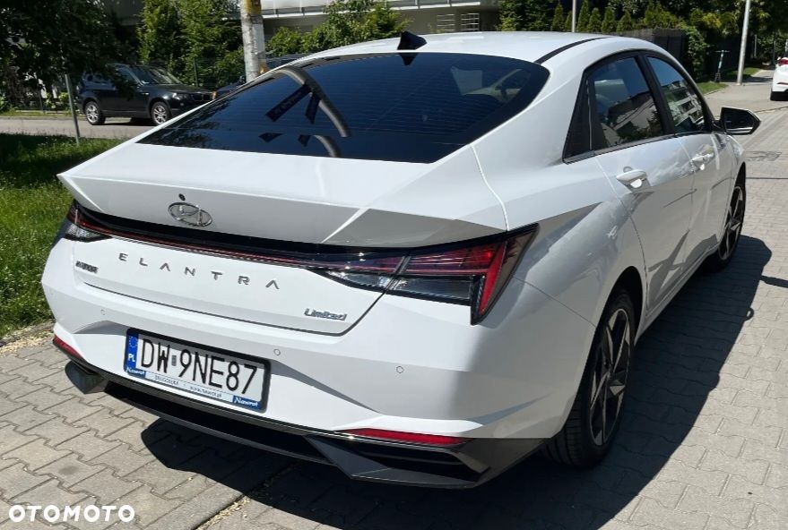 Hyundai Elantra 1.6 Executive CVT - 2