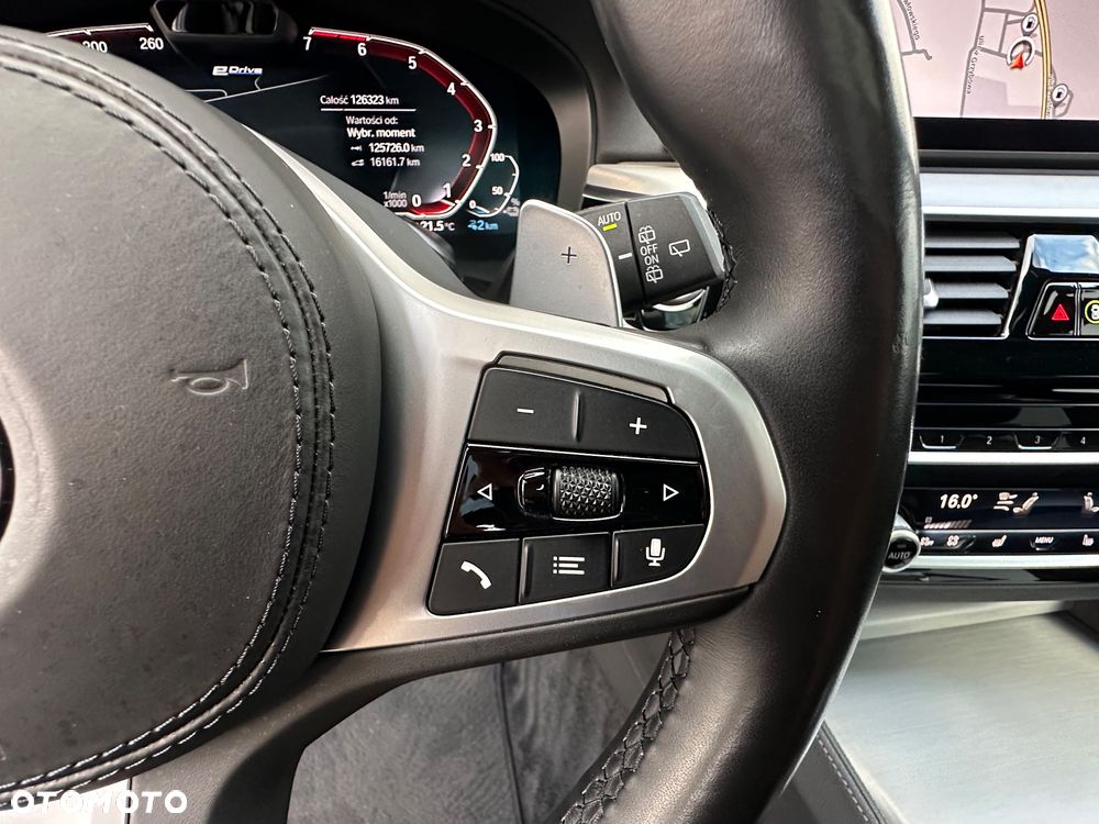 BMW Seria 5 530e xDrive M Sport sport - 32