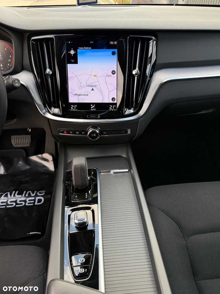 Volvo V60 B4 D Core - 33