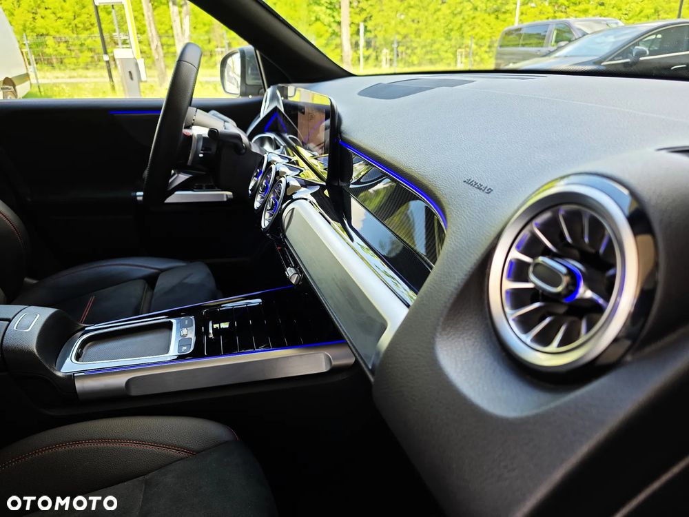 Mercedes-Benz GLB 200 AMG Line 7G-DCT - 21