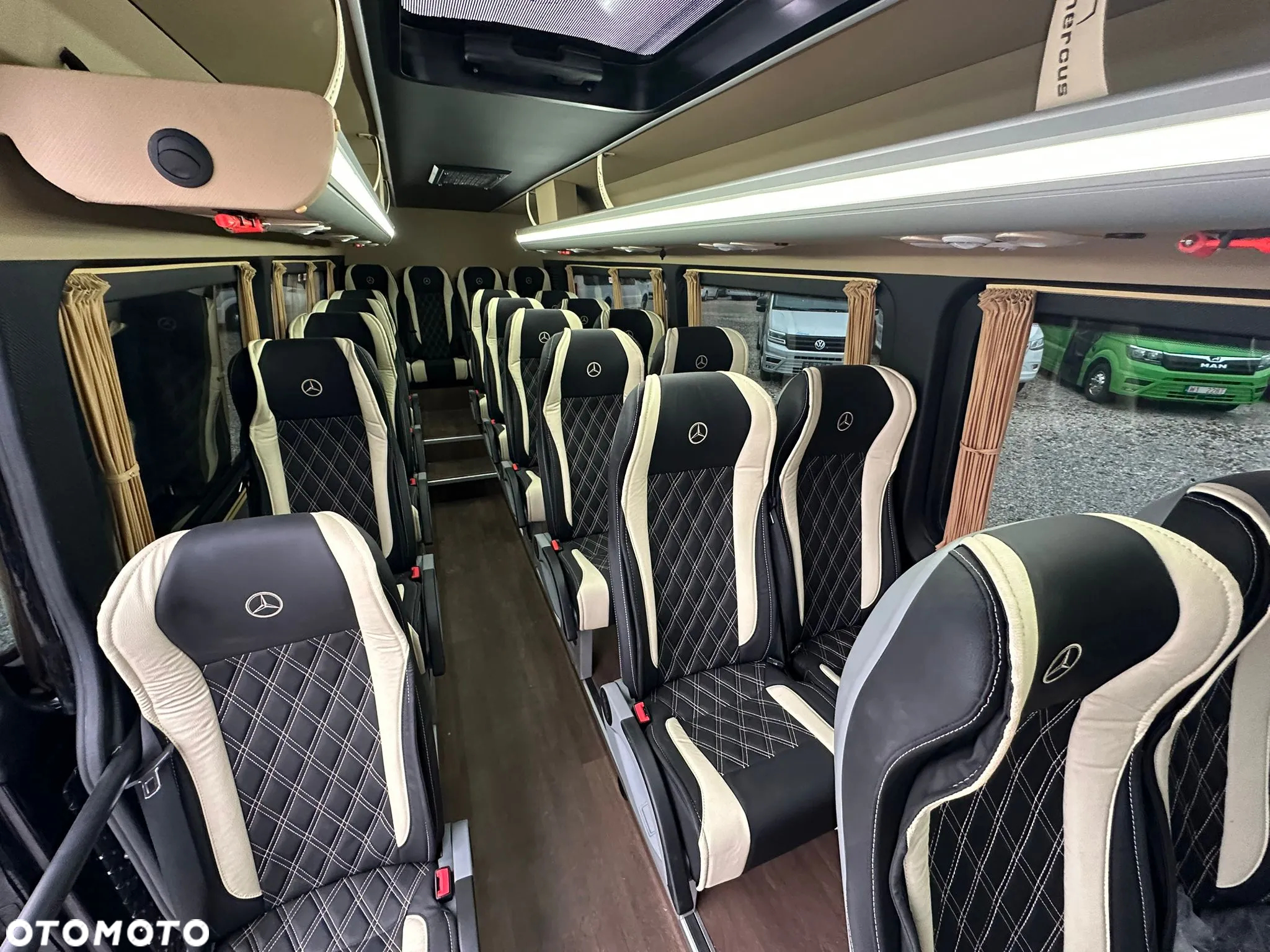 Mercedes-Benz Sprinter 519 - 12