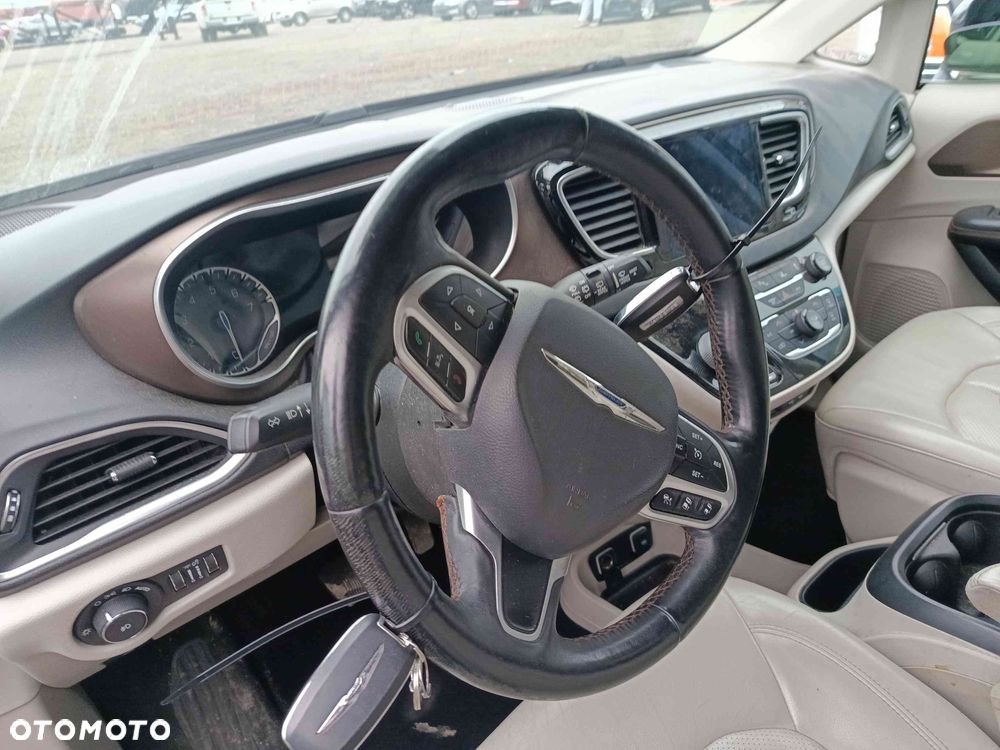 Chrysler Pacifica - 34
