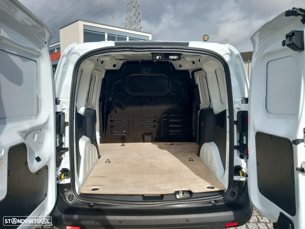 Ford Transit Courier - 13