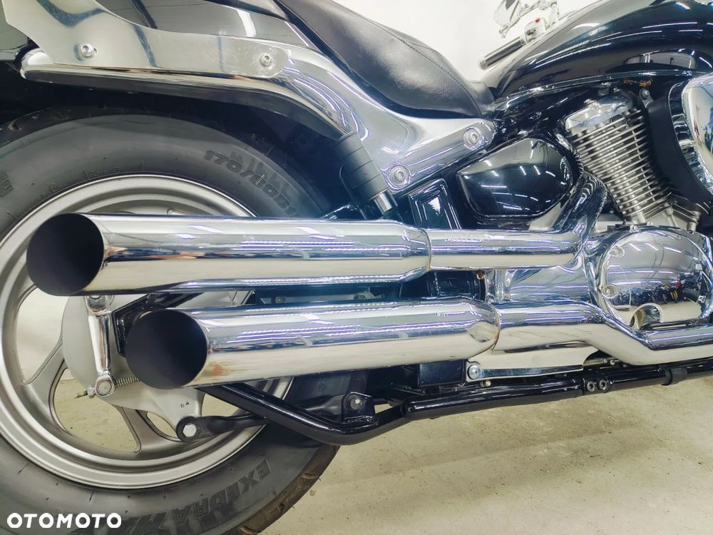 Suzuki Intruder - 10