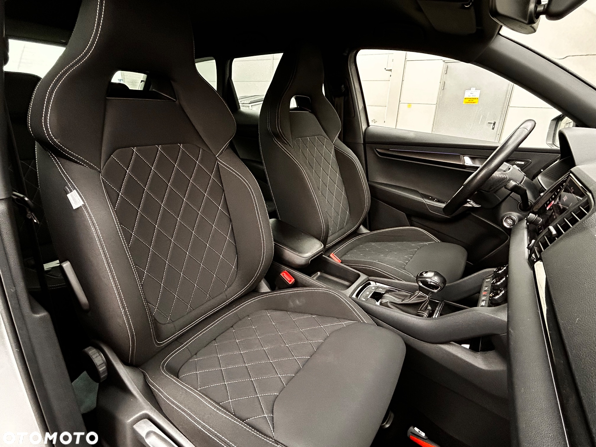 Skoda Karoq 1.5 TSI ACT 4x2 Sportline DSG - 27