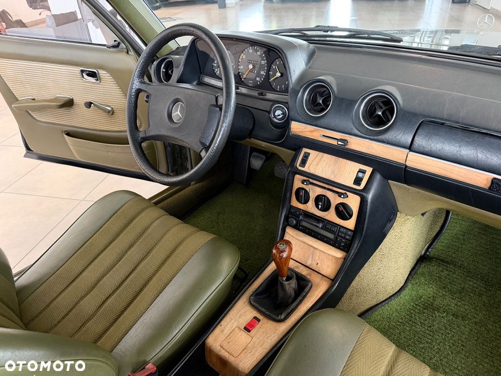 Mercedes-Benz W123 - 32