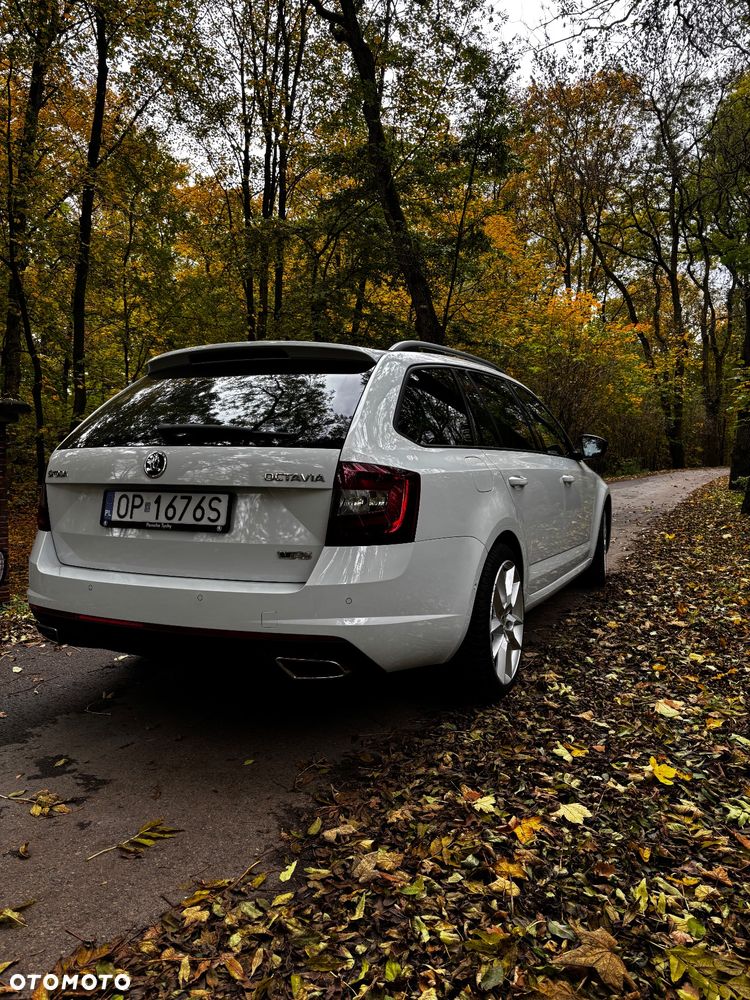 Skoda Octavia 2.0 TDI DSG RS - 8