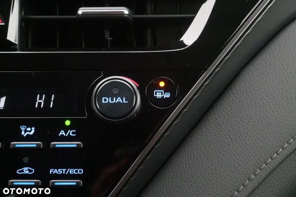 Toyota Camry 2.5 Hybrid Comfort CVT - 22