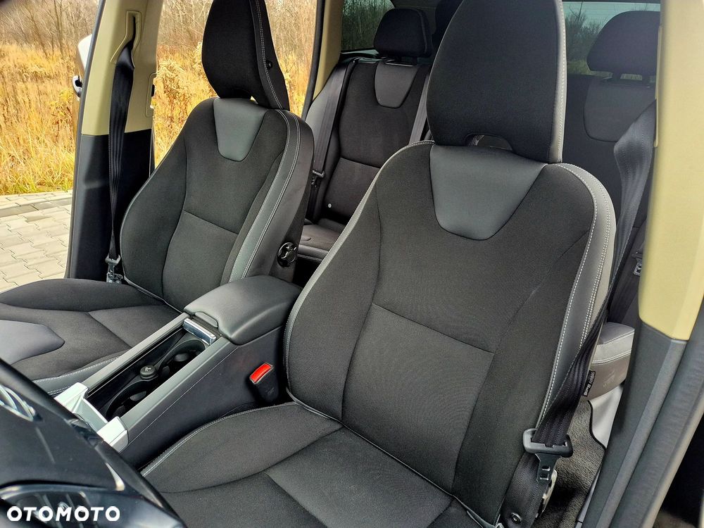 Volvo XC 60 2.4D AWD Momentum - 15