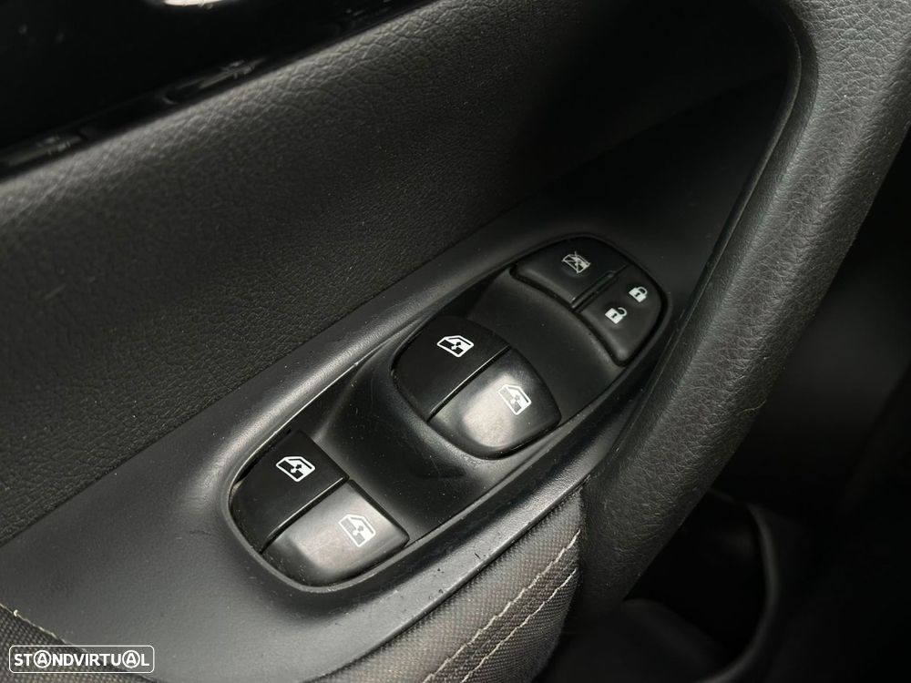 Nissan Qashqai 1.5 dCi N-Connecta J18 - 14