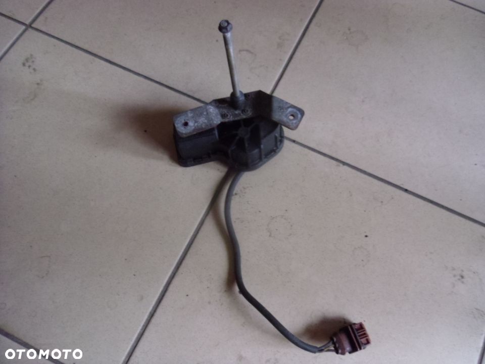 SILNICZEK WYCIERACZKI LAMPY VOLVO 850 V70 S70 XC70 - 1