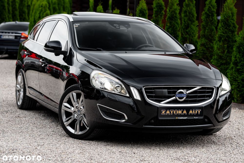 Volvo V60 T6 AWD Geartronic Summum - 4