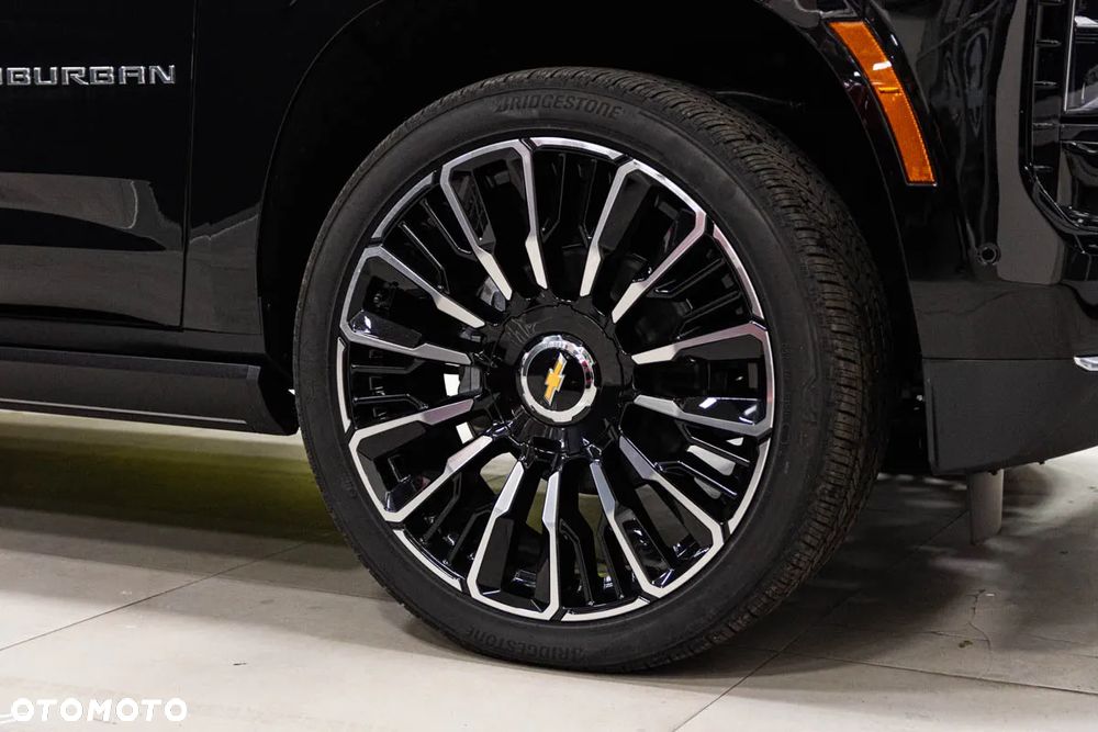 Chevrolet Suburban - 12