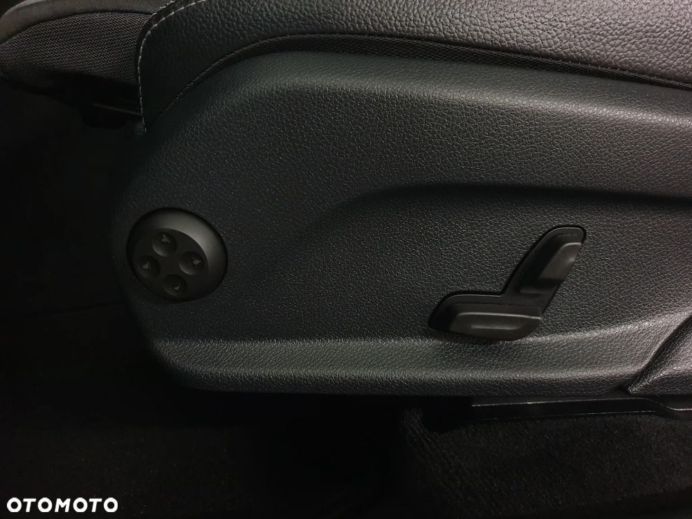Mercedes-Benz GLC 220 d 4Matic 9G-TRONIC AMG Line - 32